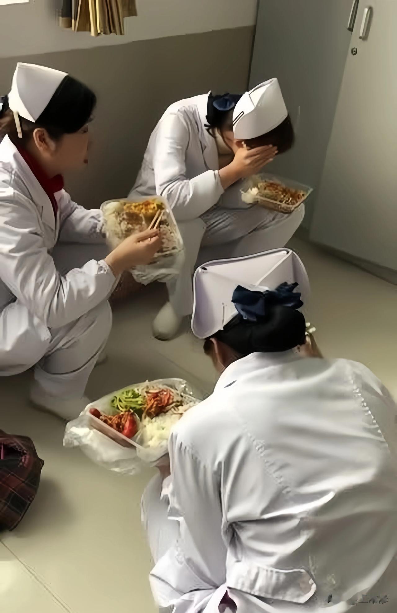 医疗反腐愈演愈烈，网络舆论有点跑偏的迹象，很多人开始仇视医生群体，这个真没必要，