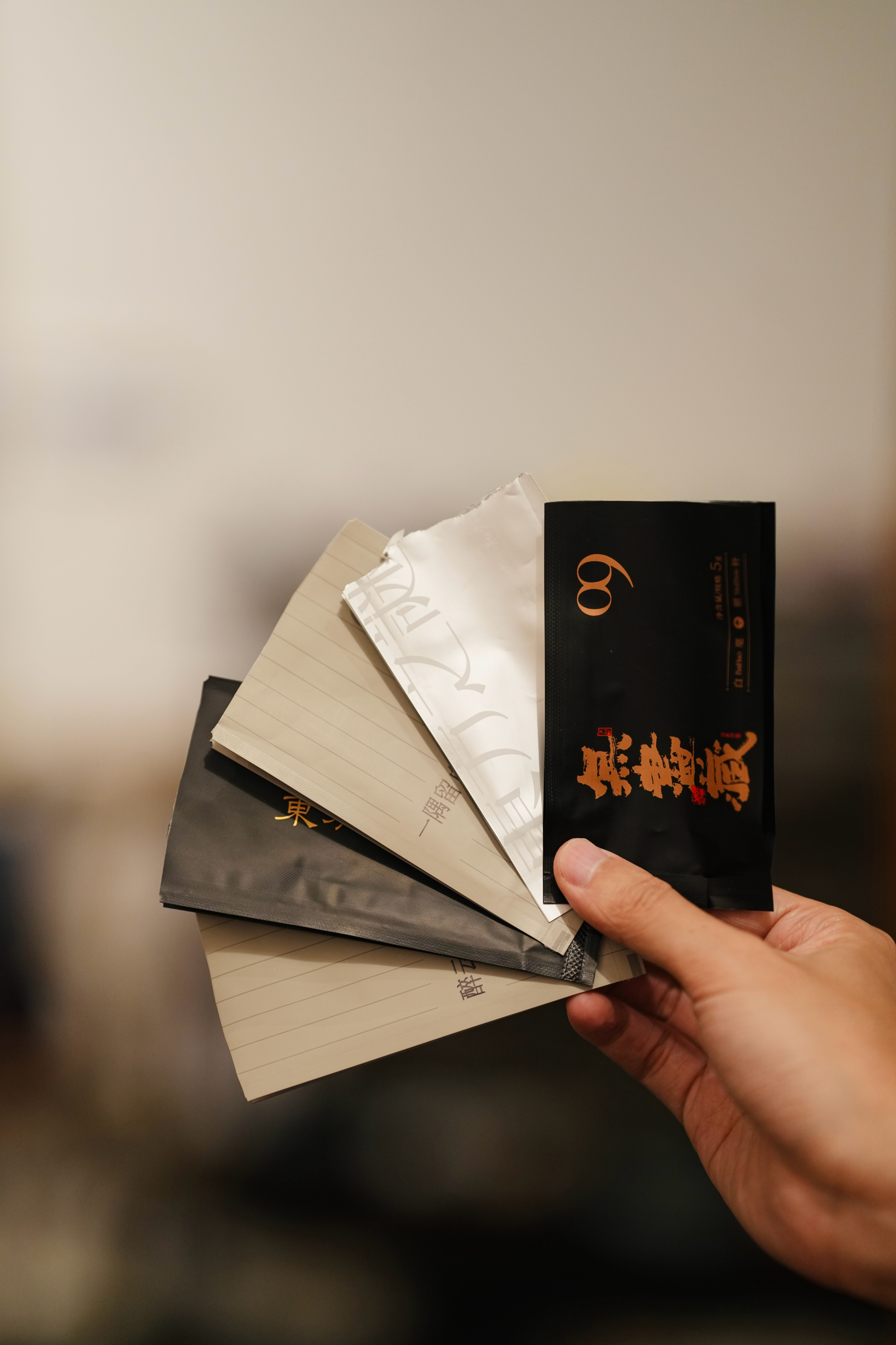 日子再忙，也要留一点时间给自己。慢慢喝茶，慢慢生活，慢慢接受所有的失去与拥有。 