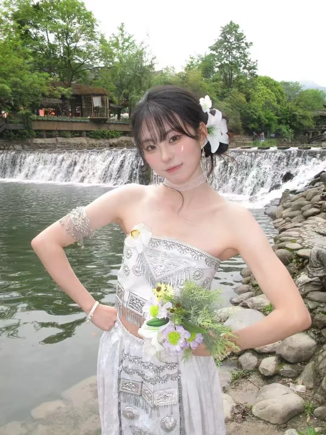 千户苗寨里的苗疆少女