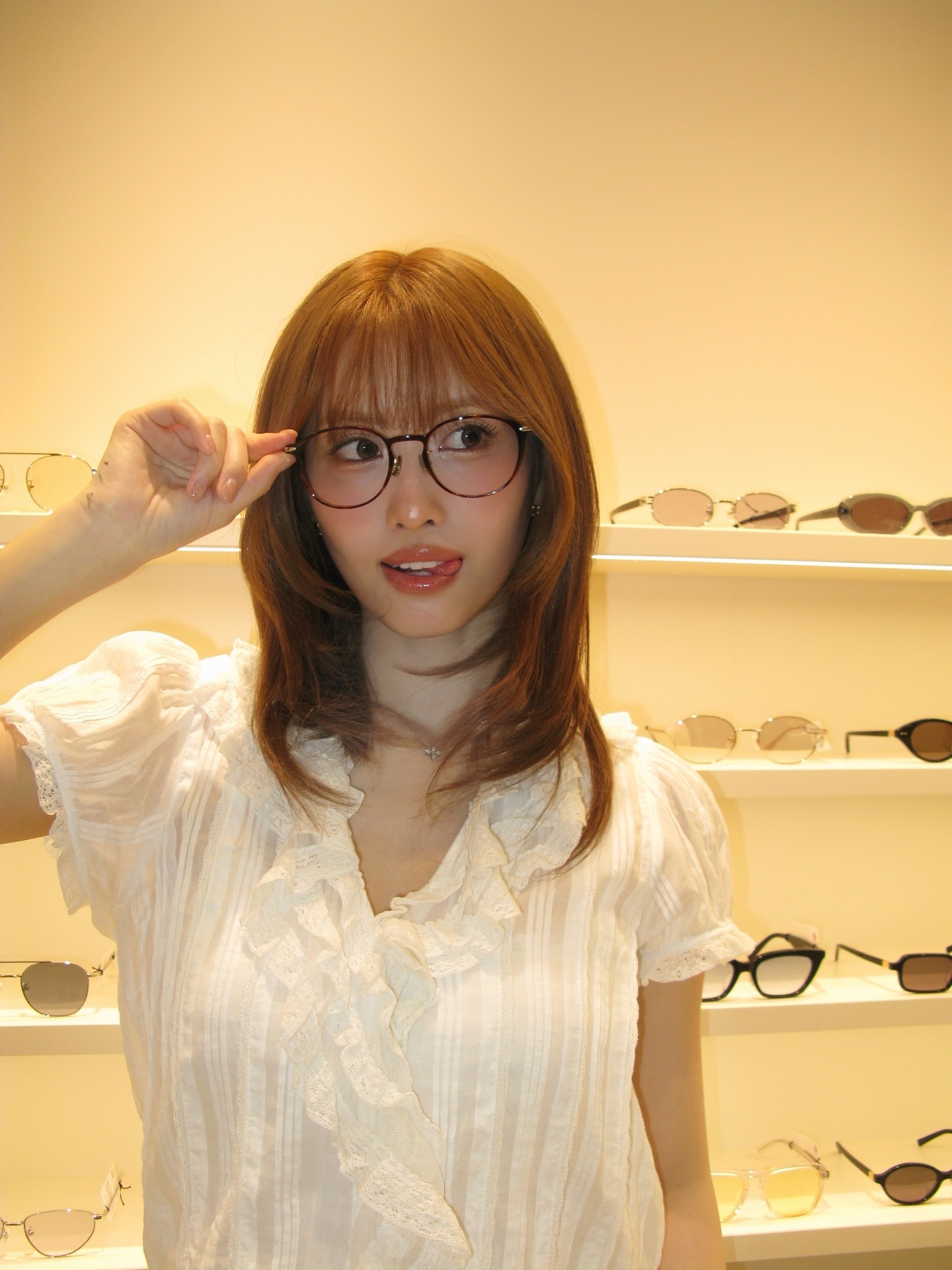 momo ins👓 