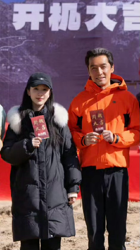 杨紫晒《生命树》开机照，和胡歌的合影！星闻时刻 ​​​