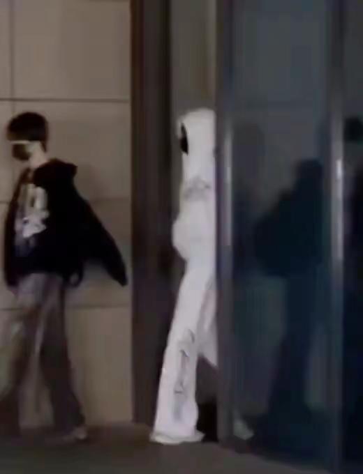 现在天气越来越冷了 你要照顾好自己 不要生病 好好的吃饭 墨尔本的风早晚很凉，记