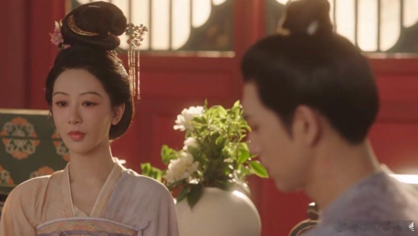 锦绣第6集1:想她所想，何惟芳看见救出来的花时，心已慕蒋长扬，因为这些花比她的命