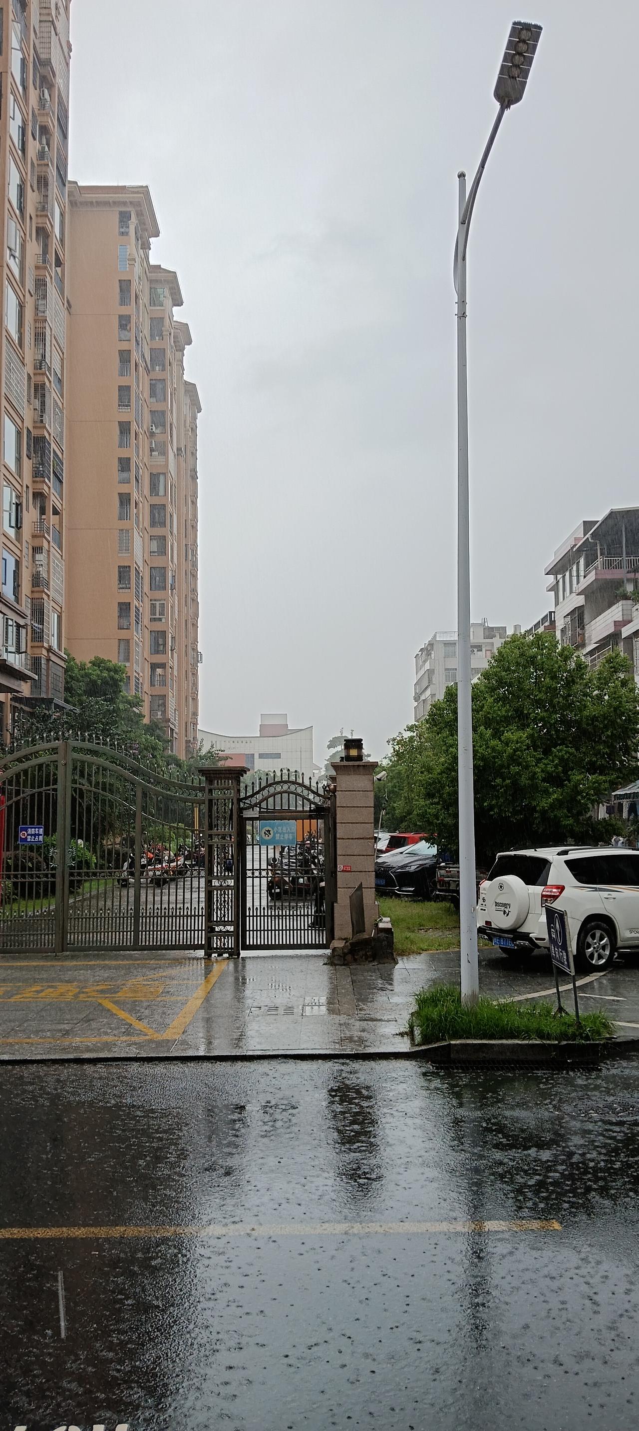 漳州市——长泰区祥丰小区，整天下着秋分雨。
