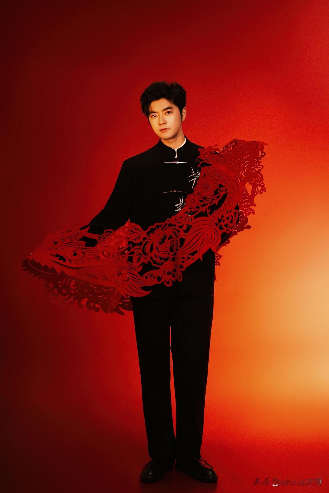 这位帅哥穿得真正式！龙年写真这样拍 国潮男生穿搭 新中式型男写真