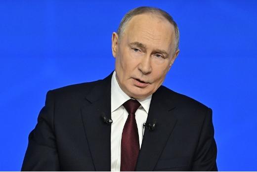 一旦战争打响，中国面临的第一波攻击，可能不是导弹，而是冻结3万亿外汇、切断SWI