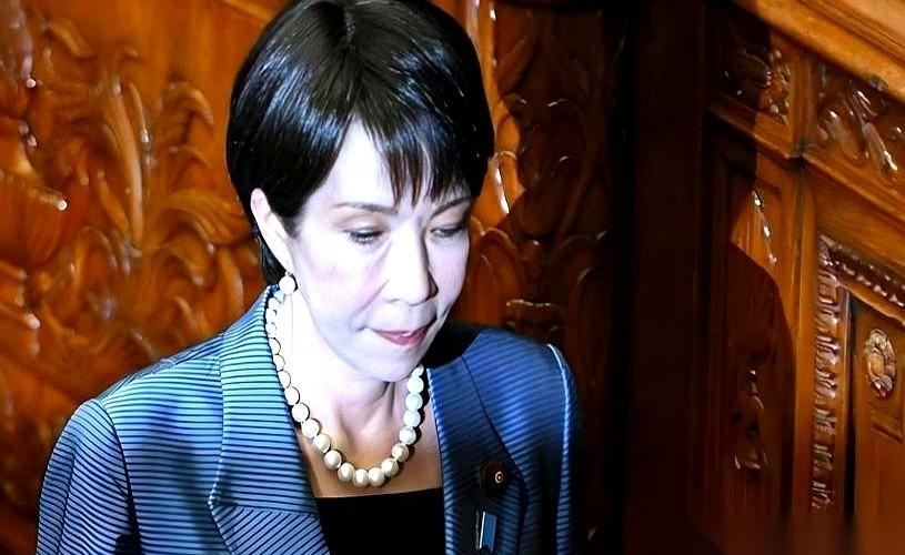 最近有个狠辣的论调在圈子里传开了：如果手里攥着一张“经济牌”甩出去，威力到底有多