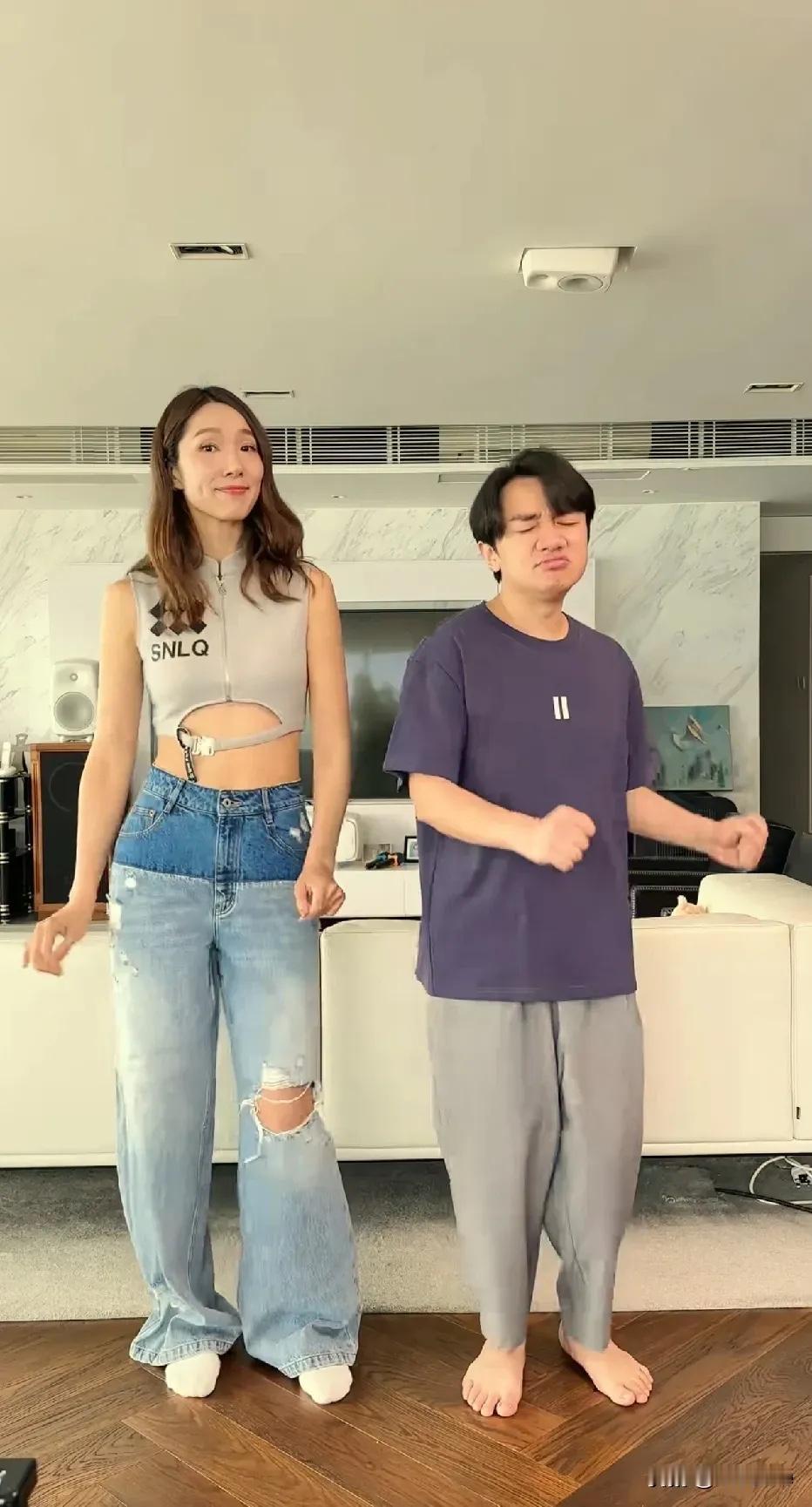 王祖蓝和老婆二人还是非常幽默的，喜剧感极强
