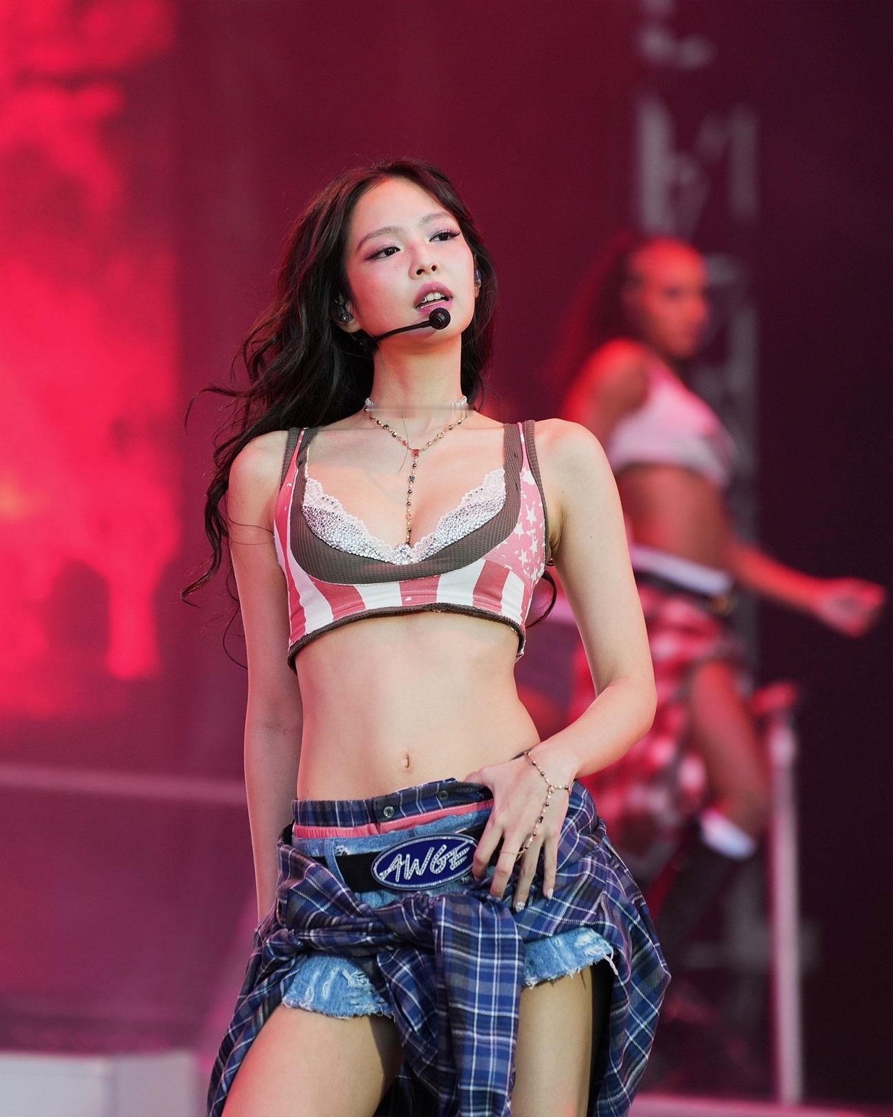 舞台上意气风发 、闪耀夺目的Super Star  ✨今日现身纽约Governo
