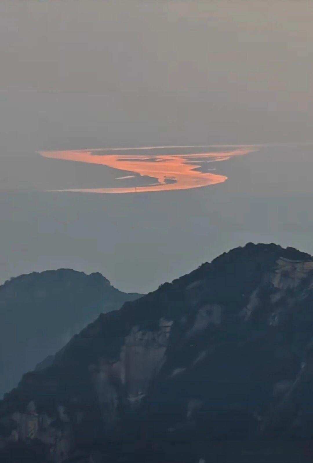 黄河之水天上来
谪仙人诚不欺我
（华山之巅）