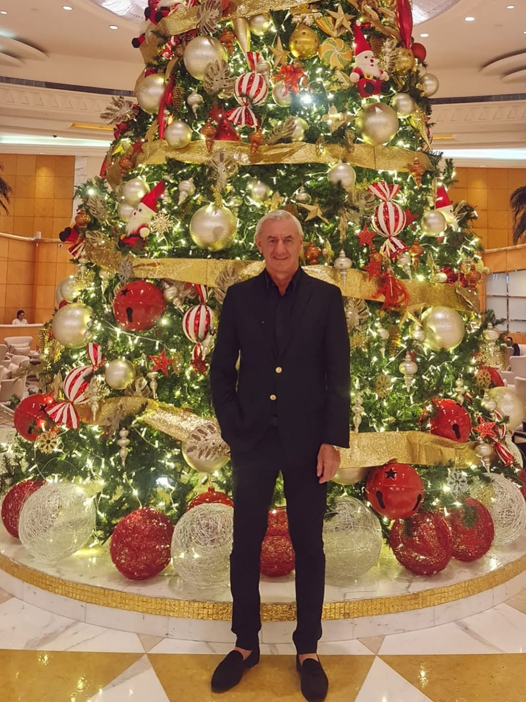 利物浦旧将 伊恩·拉什盛赞其模特未婚妻卡罗尔·安东尼，称她帮自己挺过了那场曾让他