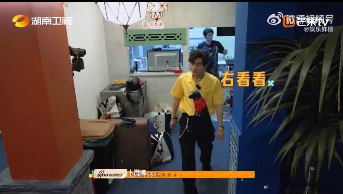 黄晓明[超话]黄晓明建中餐厅微信群没有翟潇闻中餐厅没进群的翟潇闻，其实是全群的“