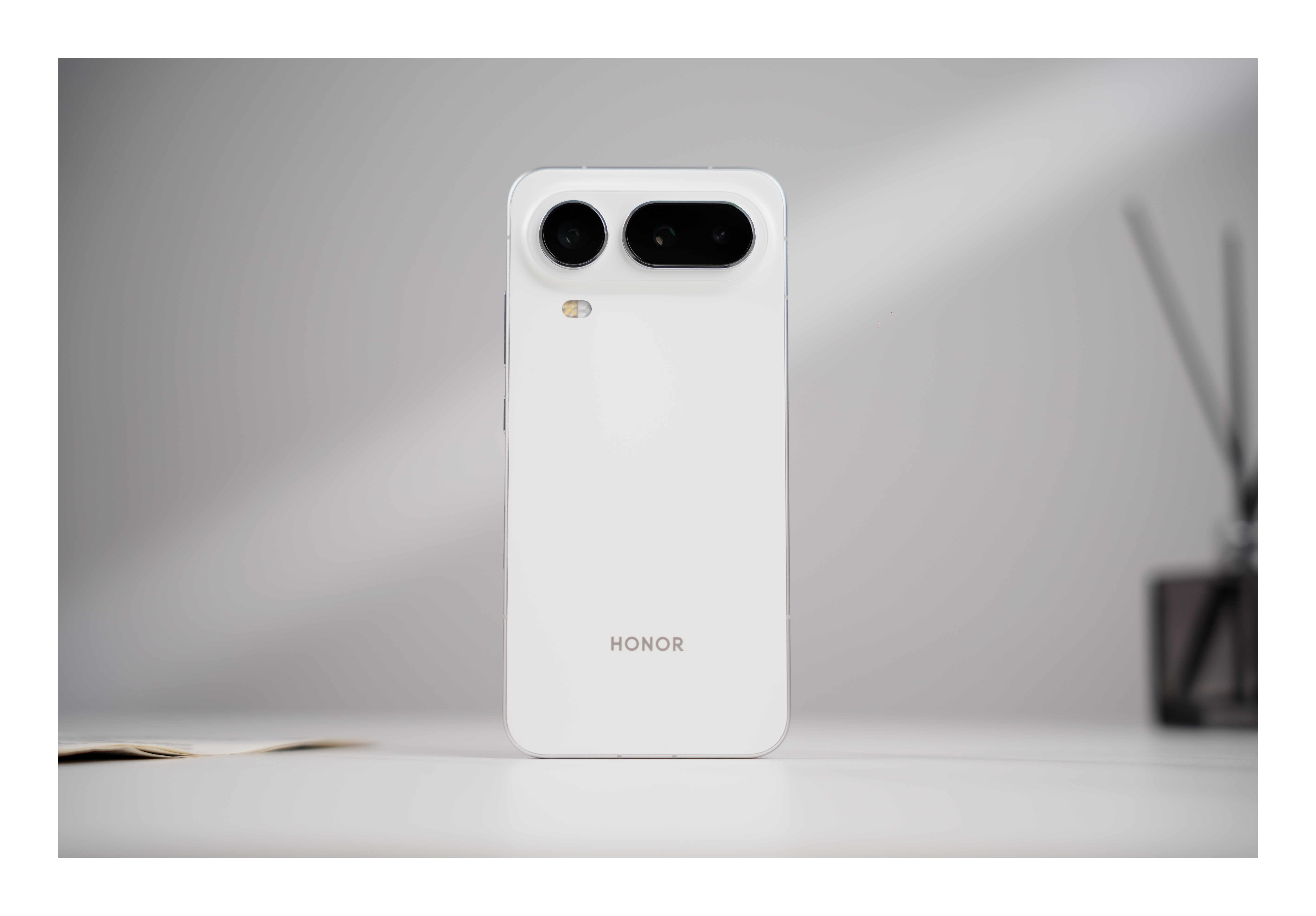 其实现在做Air这类轻薄机型很不容易，做的好不一定会被夸，但稍微做不好，一定会被