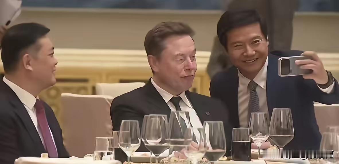 马斯克、黄仁勋、库克等人随特朗普访华，这几个人往那一站，他们国家科技水平就摆在明