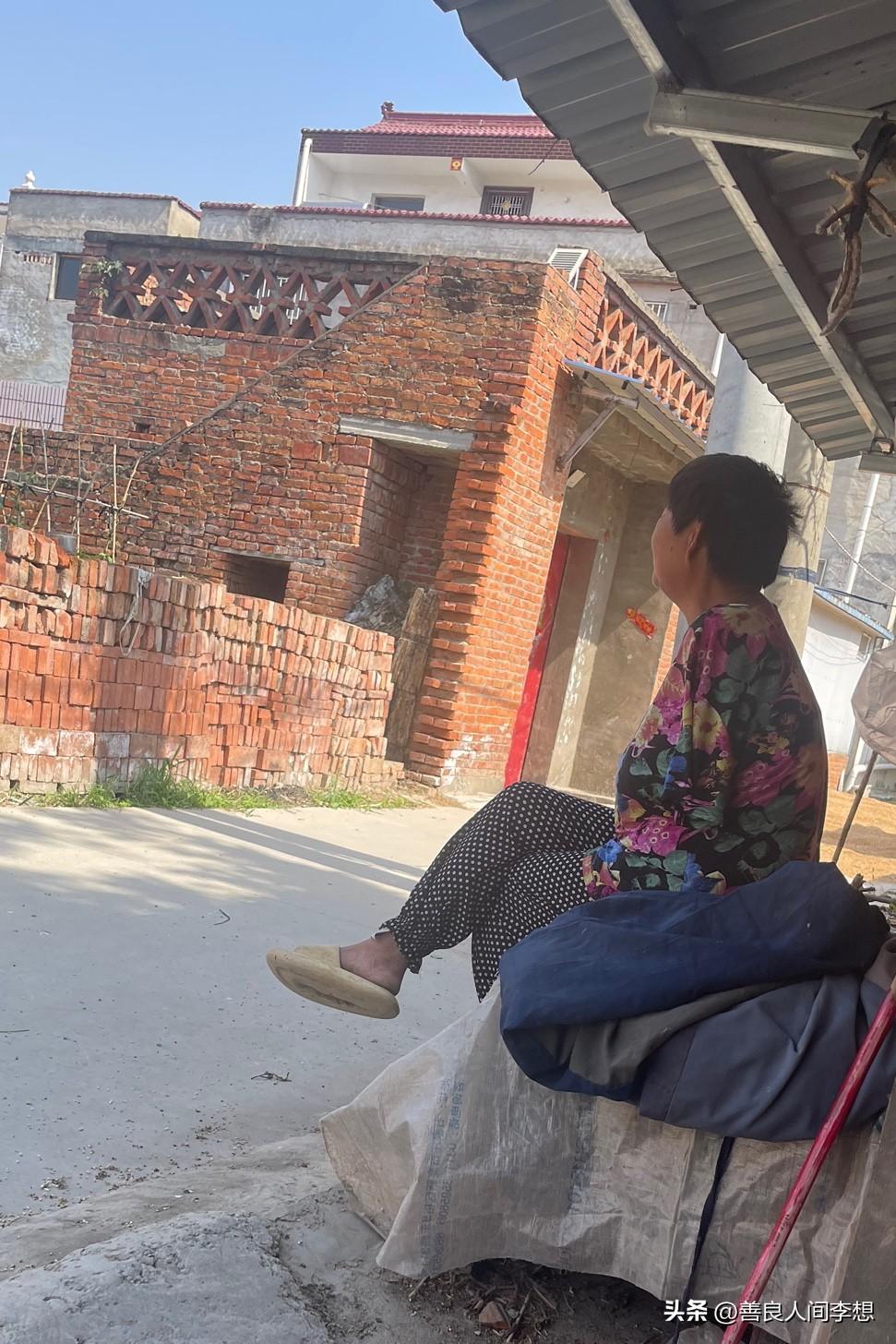 女人一定要好好爱自己，如果自己都不爱自己，还能指望谁来爱你！

图中的女人和老公