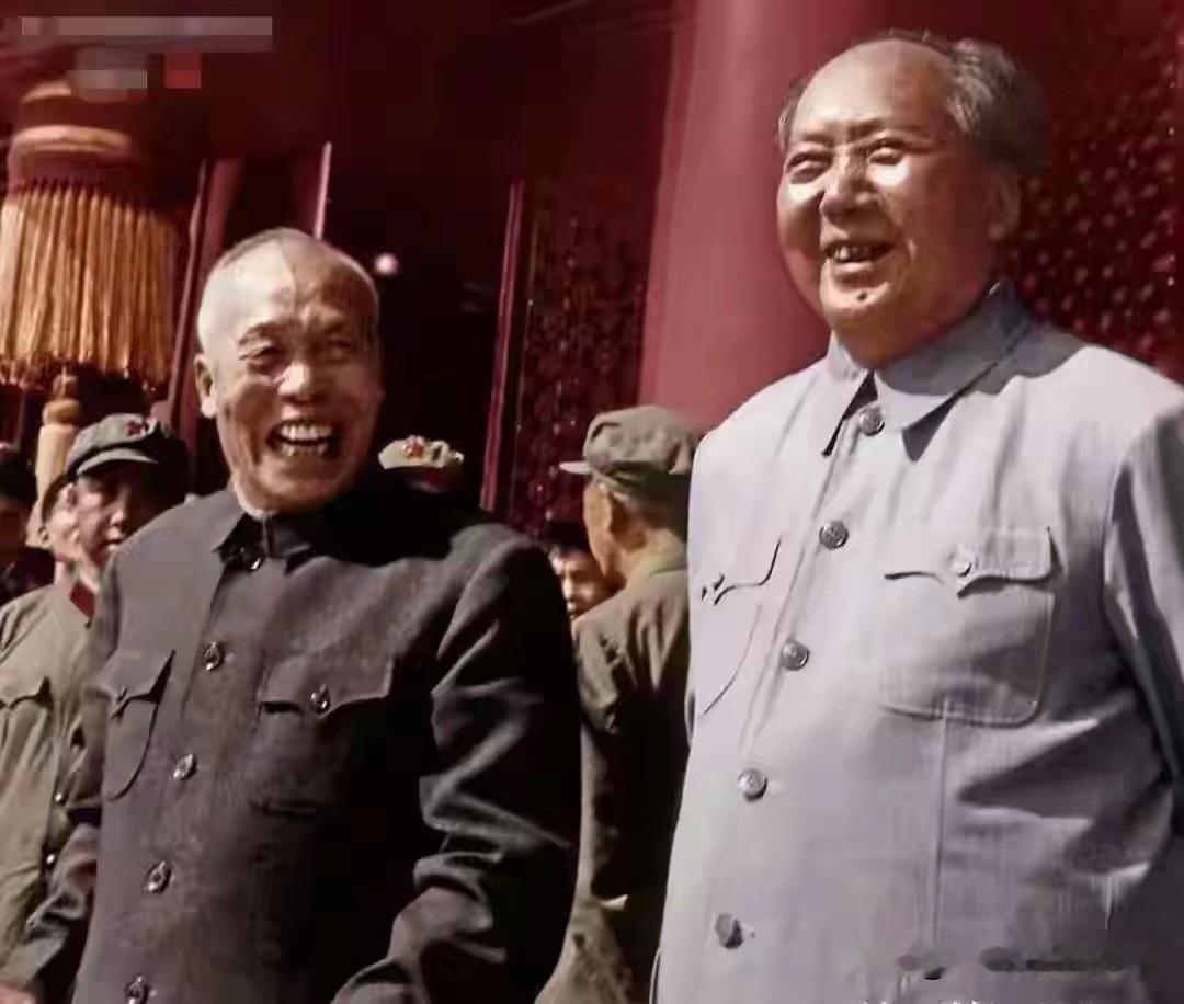 李宗仁副总统.回到祖国.回到故地故乡.看情绪多好激动自然/笑得自由自在.心無包袱