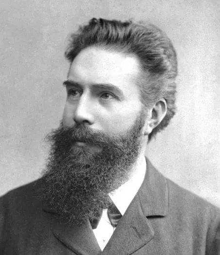 伦琴：早已看透一切的人，包括财富 | 11月8日
昨天我们聊了居里夫人，她的成果