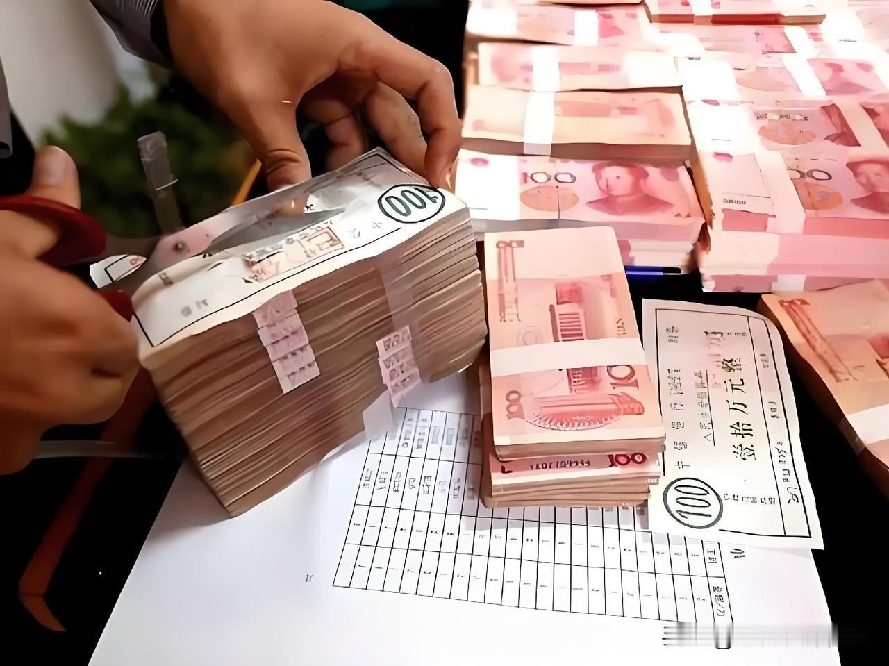 关于联名账户，大家可千万别被忽悠了。

最近看到网上都在跟风说：老人存钱的话，不