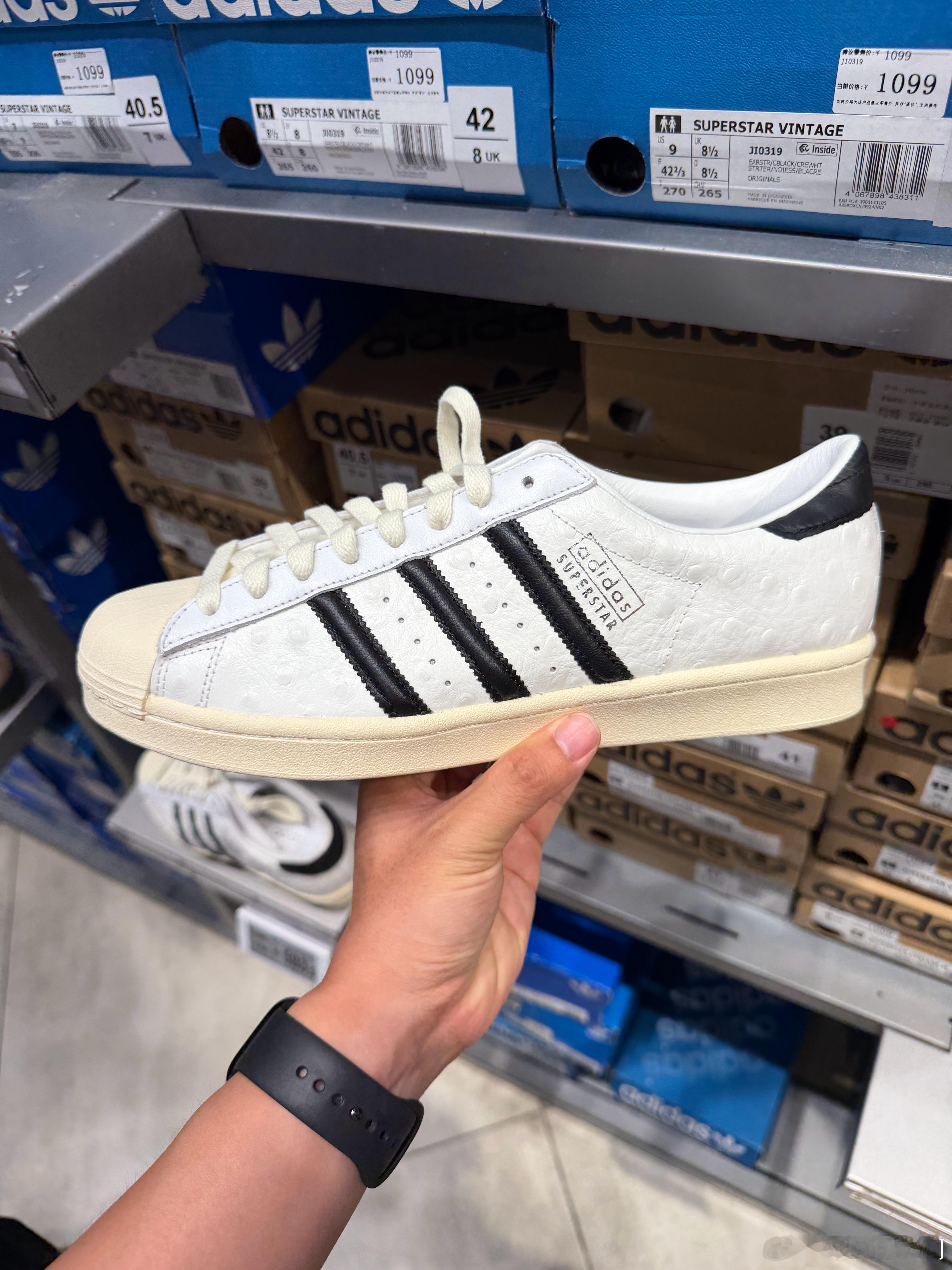 这两年鞋服行业真是两极分化……新兴品牌一路走高还越卖越贵Nike 阿迪这些品牌一