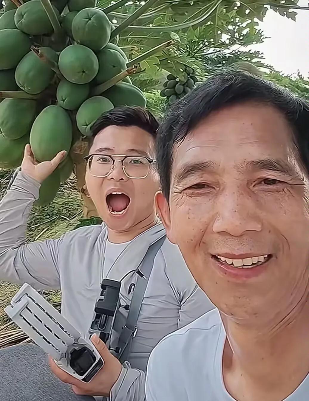 大家还记得这个“火车上吃萝卜讨薪事件”的萝卜大叔吗？好久没看到他的消息了，最近刷