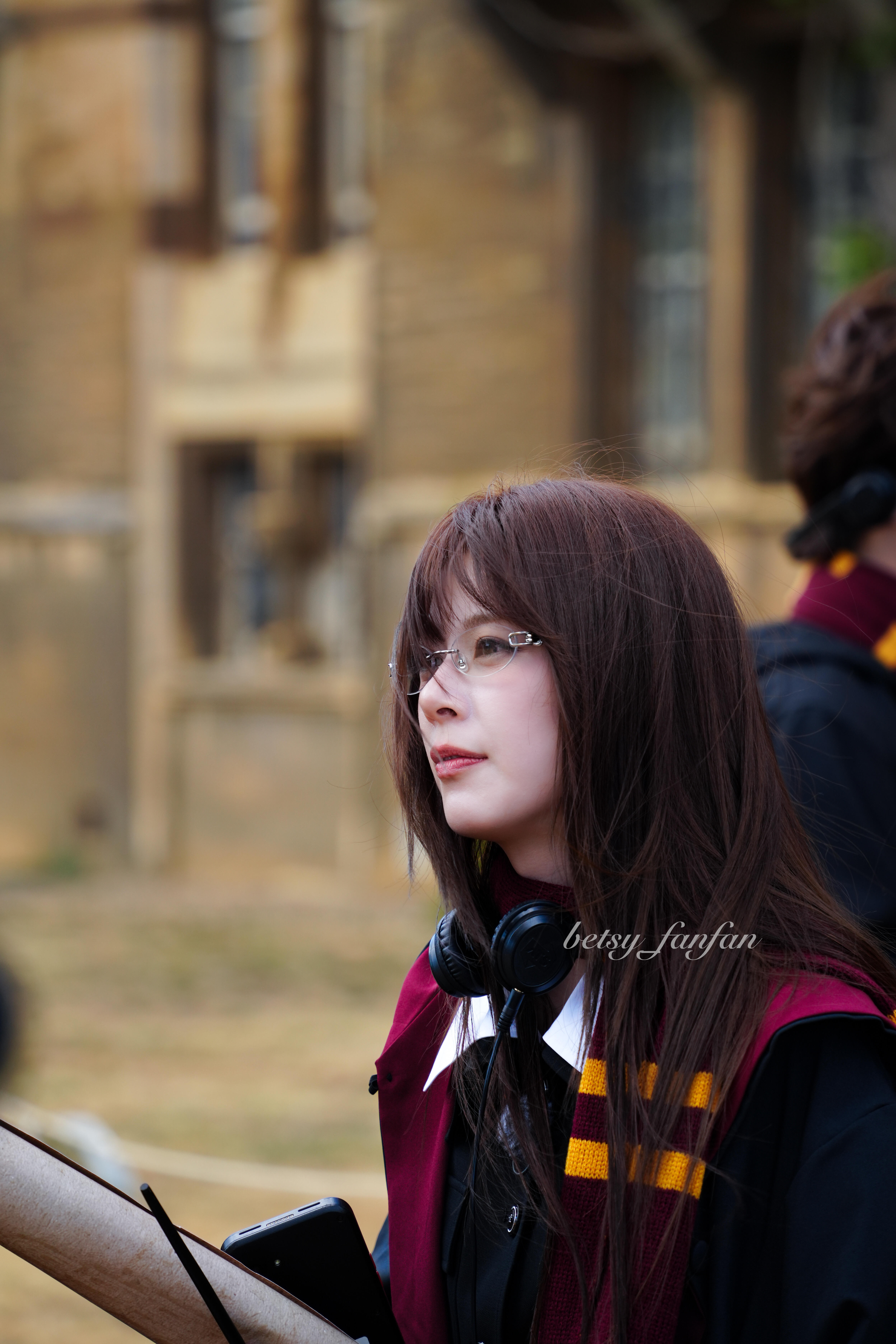 张予曦赵昭仪好明媚张予曦赵昭仪穿着霍格沃兹格兰芬多学院服，感觉两个人都是极具天赋