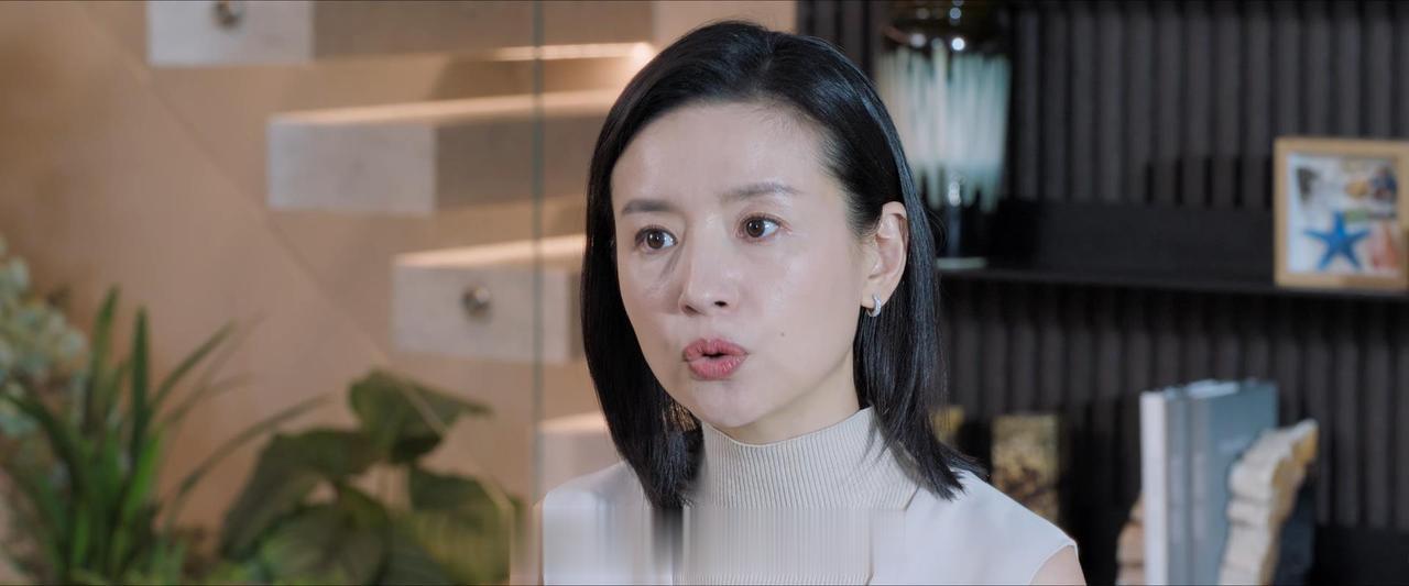 李怡引导网友人肉赵寻是大错特错，但有一句话是对的：大众眼里就只看得到黑和白，不是