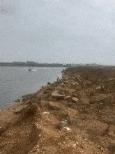 1 天呐！钓鱼佬最担心的事儿还是来了。
2 这车爬高坡，讲究的就是一鼓作气。
3