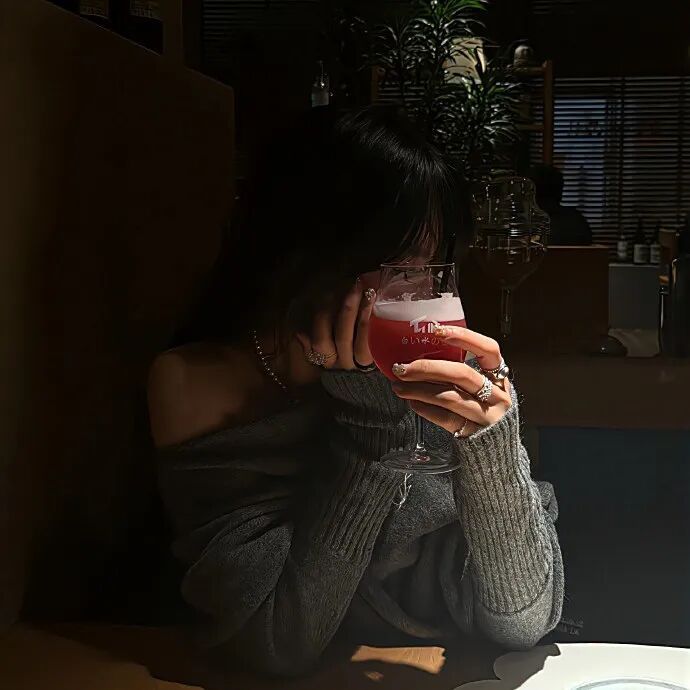 其实我们都回头了，只是时间不同，还是错过了。 ​​​