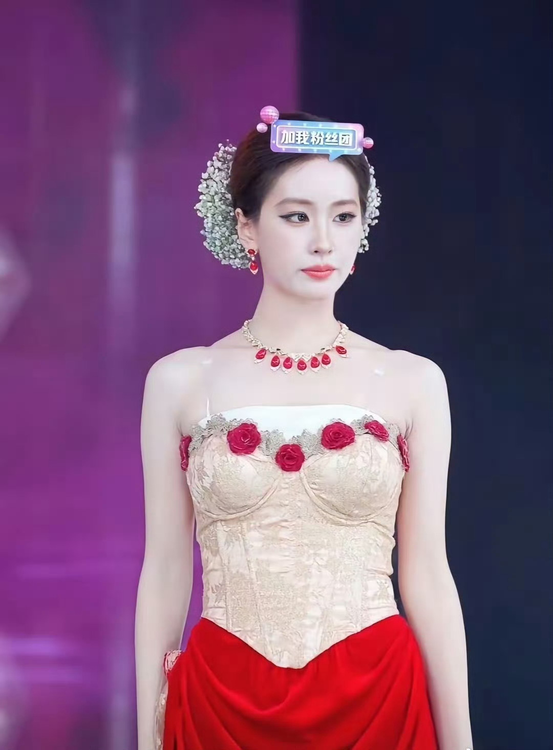 这个仿妆刘亦菲的团播，直接把满天星造型半永久了 不过流量确实蛮好 直播间每次刷到