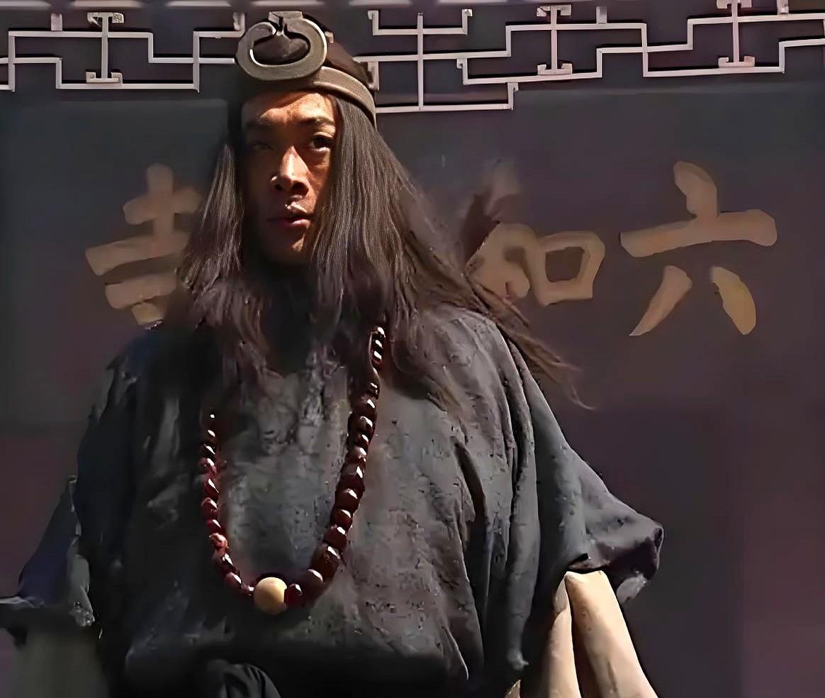 83年祝延平往那儿一站，门神附体。
98年丁海峰一拳砸下去，观众牙都疼了。
三十