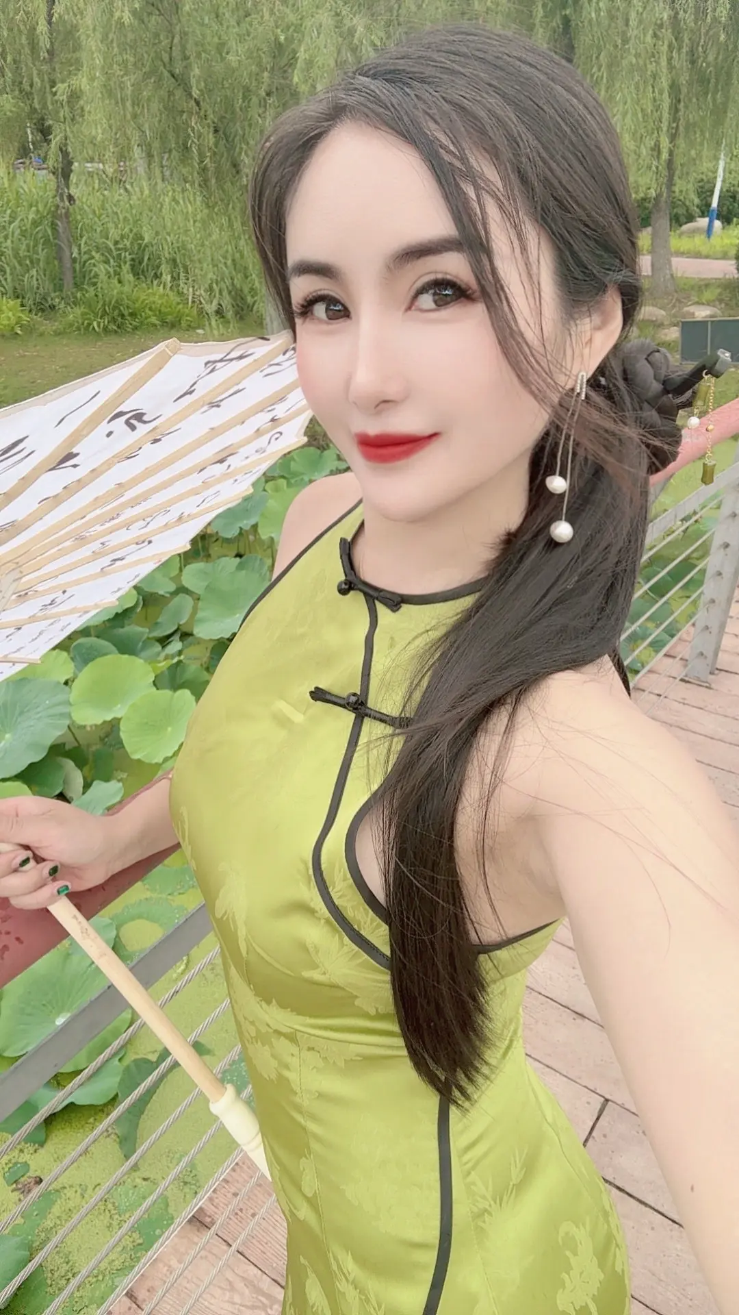 你失约的荷花 我替你看了