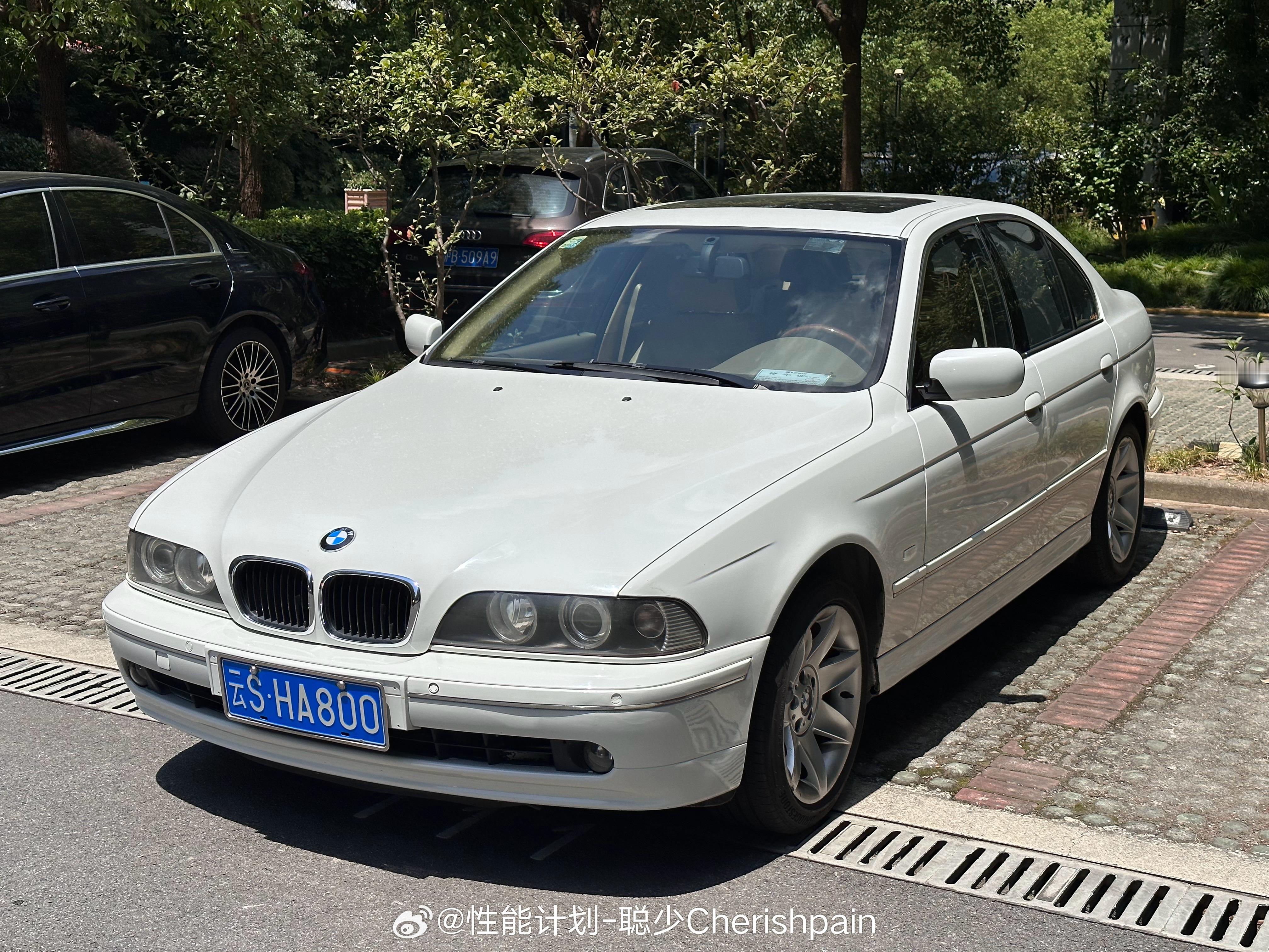前两天车商朋友开了台老5系E39来找我，让我给他出出改装方案，钱他来出，我本来寻