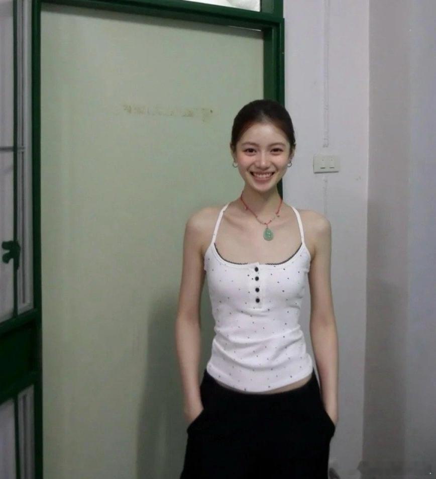 网友说这女孩长了一张老天追着赏饭吃的脸，像章子怡、刘浩存，、钟楚曦、张婧怡、董洁