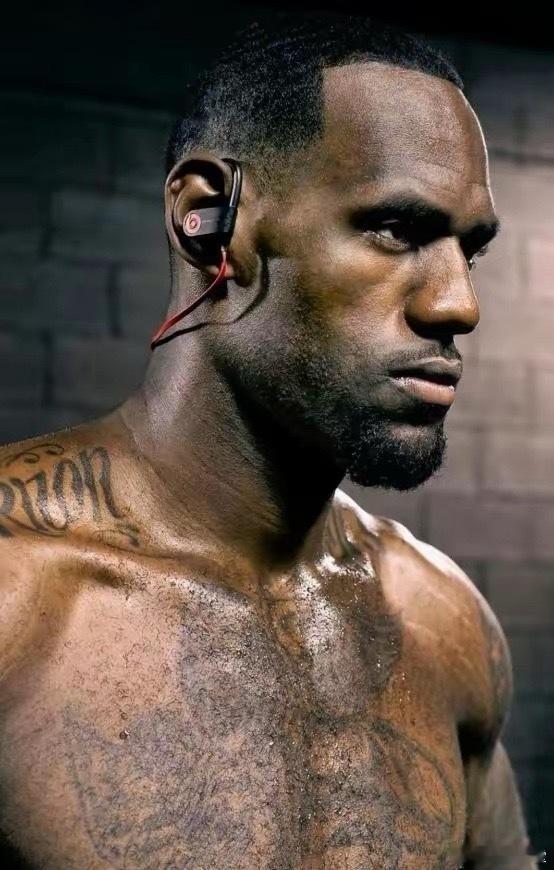 2003届“老汉”们总得分榜前10名一览：01、詹姆斯，首轮第01顺位，4257