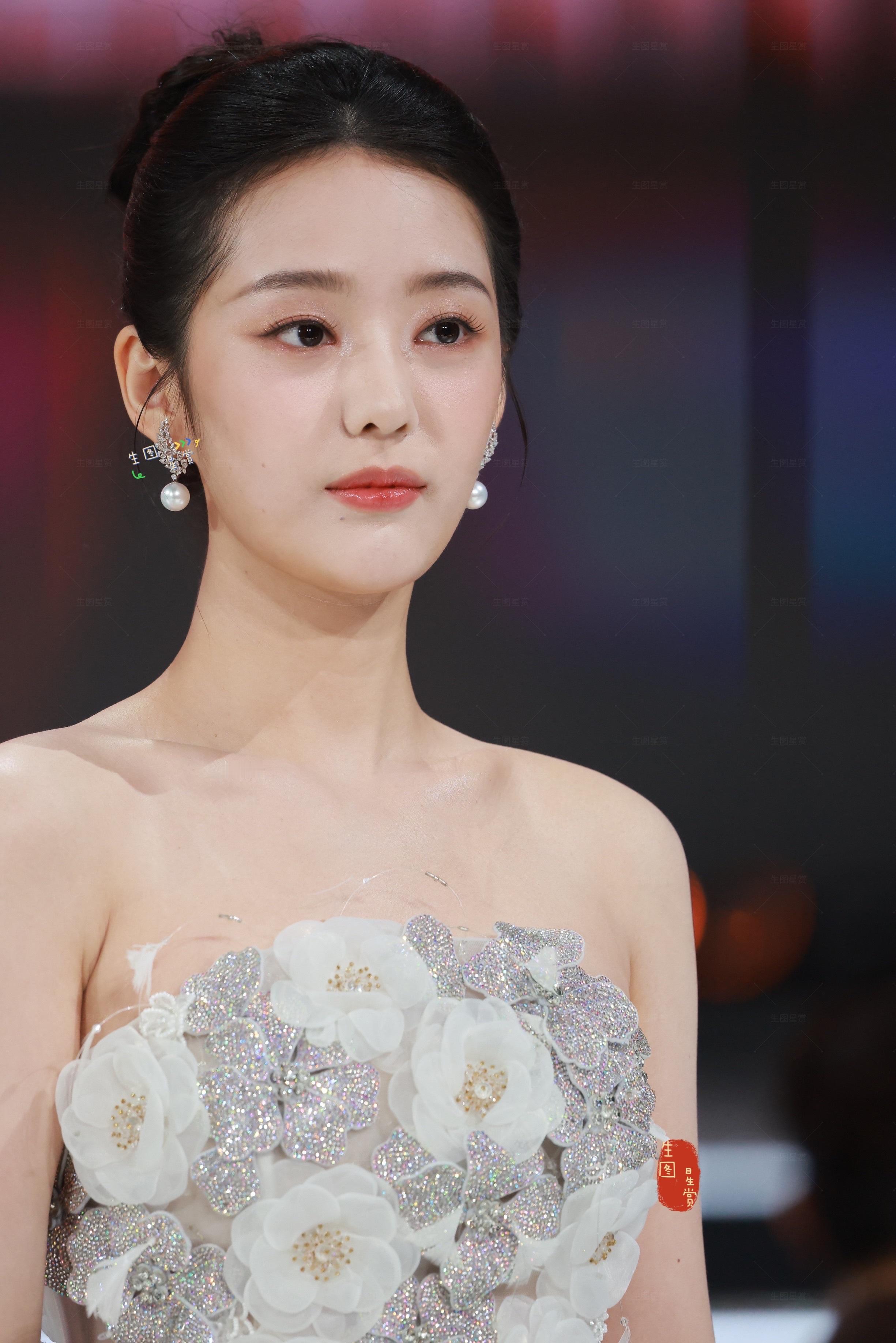 徐艺真短剧创作之夜红毯生图短剧女王，清隽矜贵✨腾讯视频短剧创作之夜