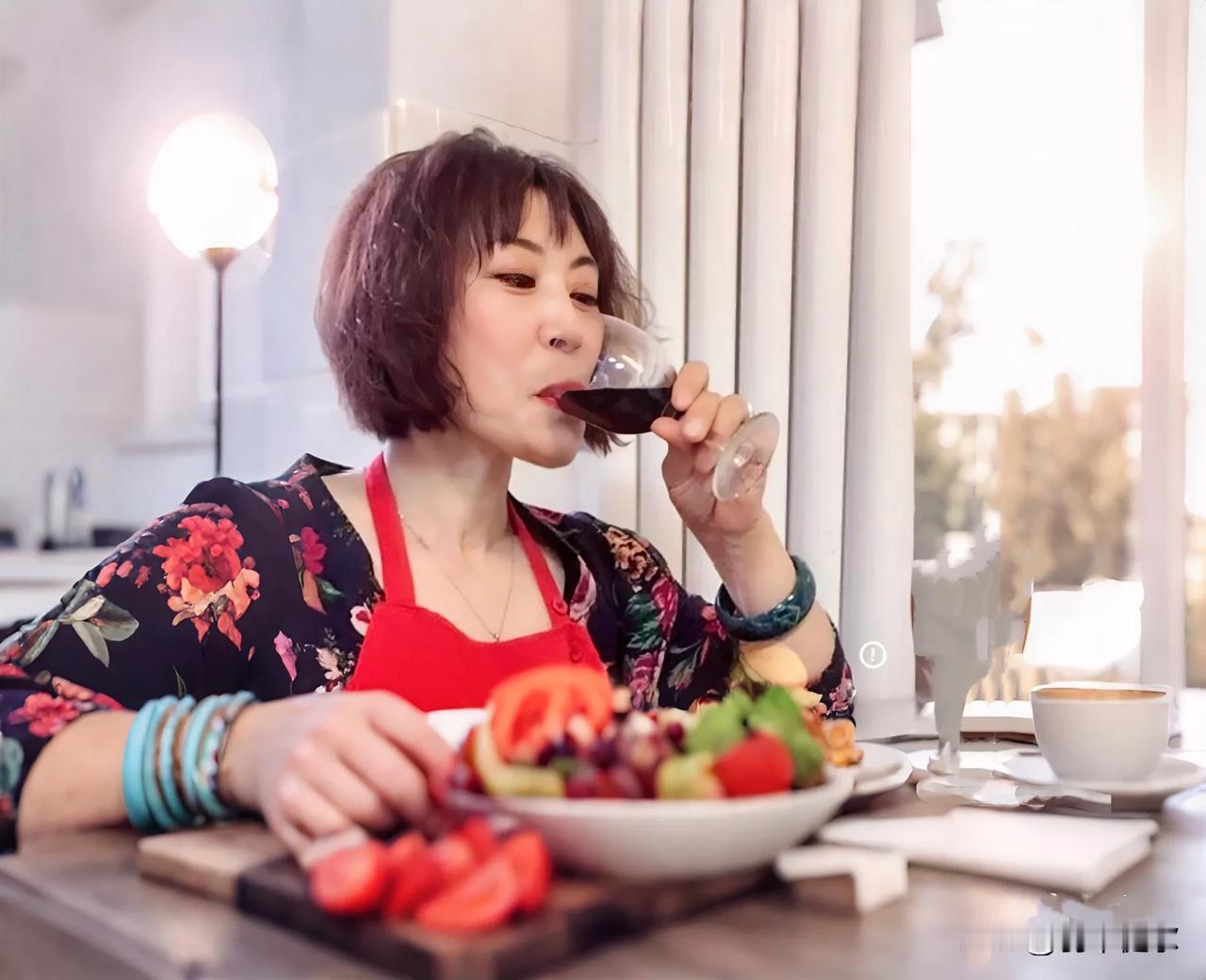 喜欢这段话：生活就像一杯白开水，不要羡慕别人喝的饮料有各种颜色，其实未必有你的白