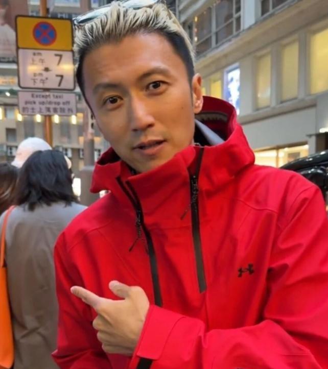 谢贤哽咽了。
八十多岁的人，什么风浪没见过？偏偏最放不下的，是儿子谢霆锋。
这话