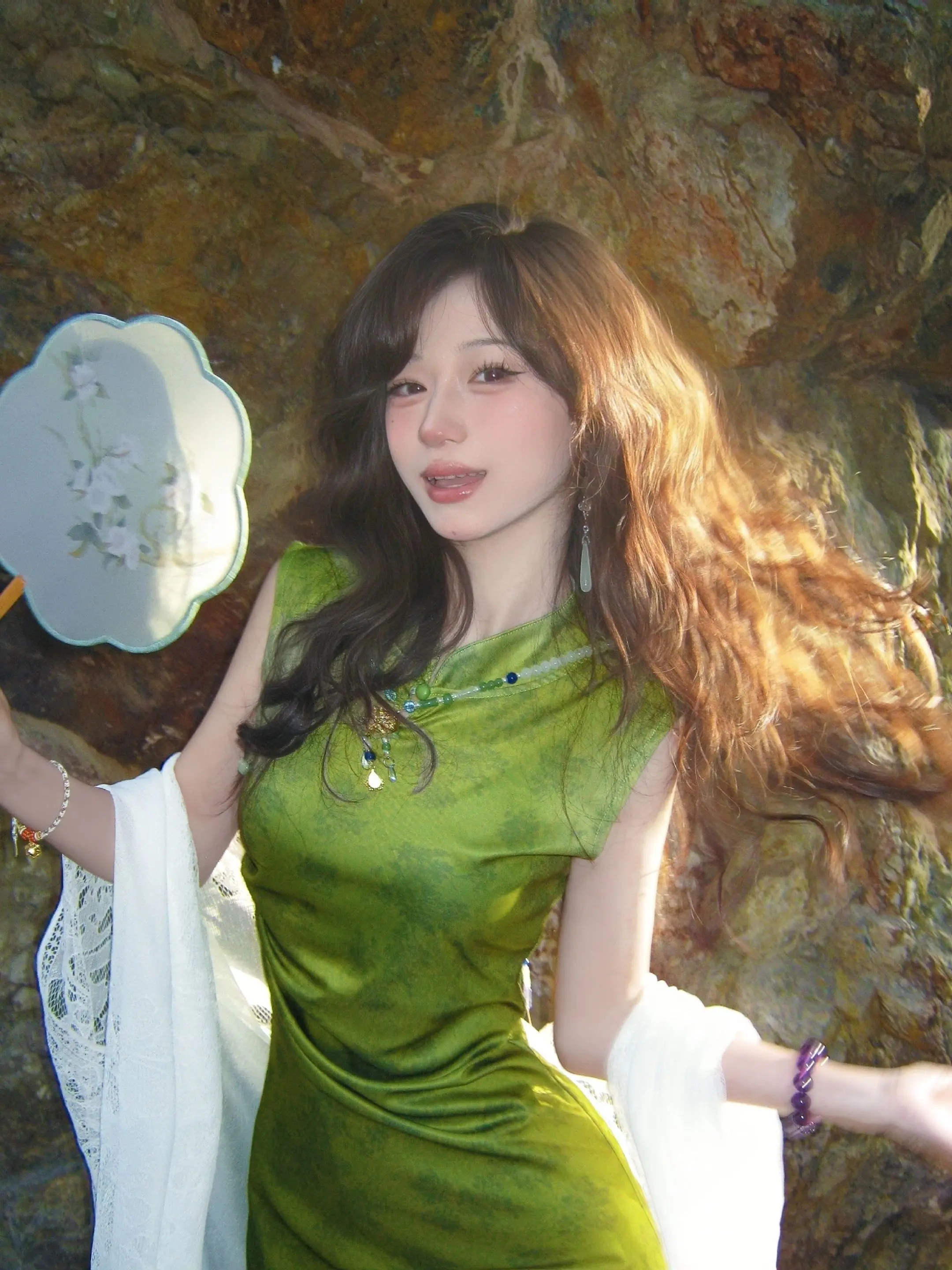 你的心 到底被什么蛊惑。摄影师:  出镜
