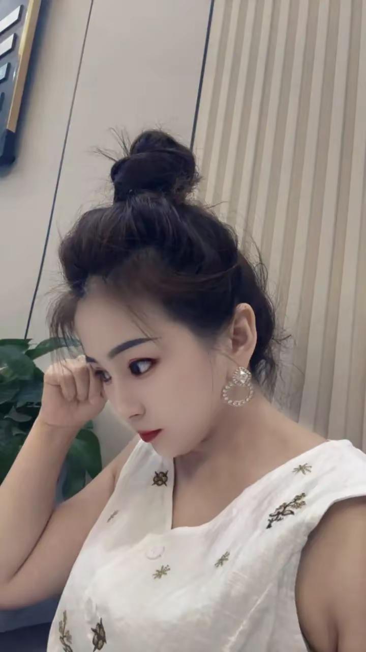 如果你亲眼看到我上班的样子，你会发现我并不矫情，为了挣那点窝囊废，也会受很多窝囊