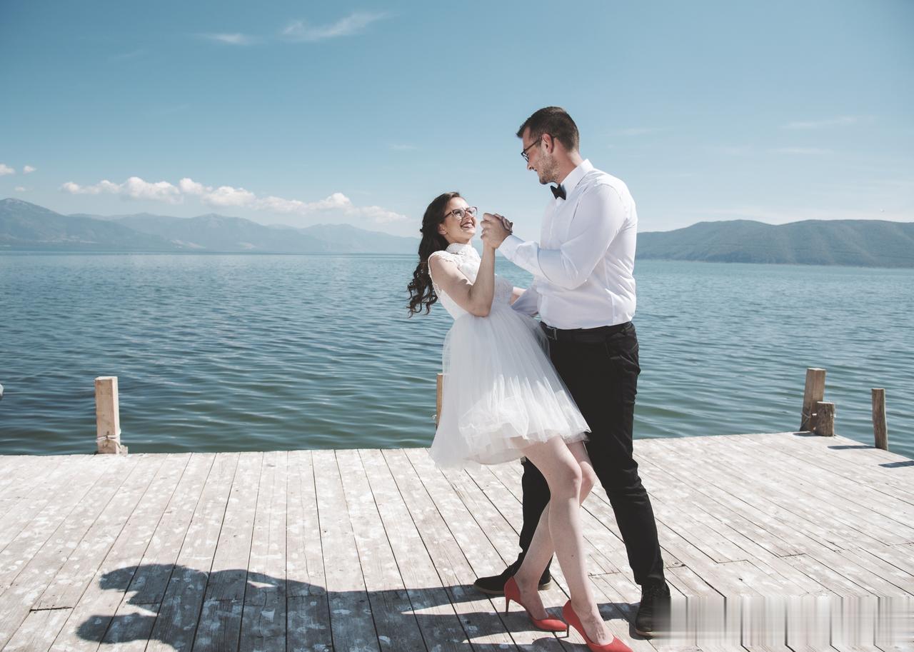 很多妻子找到我时都会跟我说：“我老公对三儿着魔了，我说什么他都不听，满脑子都是三