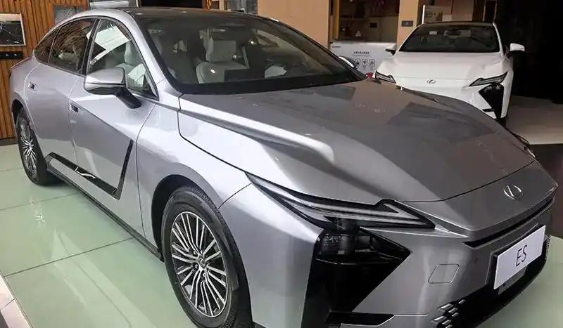 内容：什么？这还是我认识的“公路闪电”吗？

雷克萨斯全新ES陆续到4S店了，可