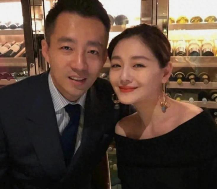 相信最爱大S的菲哥，你要坚强好好把孩子培养成为优秀的人才。
 
无论如何，母亲不