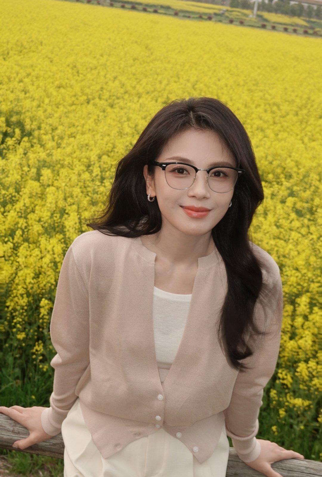 刘涛的一组春季日常～“油菜花开，好运自来～” 