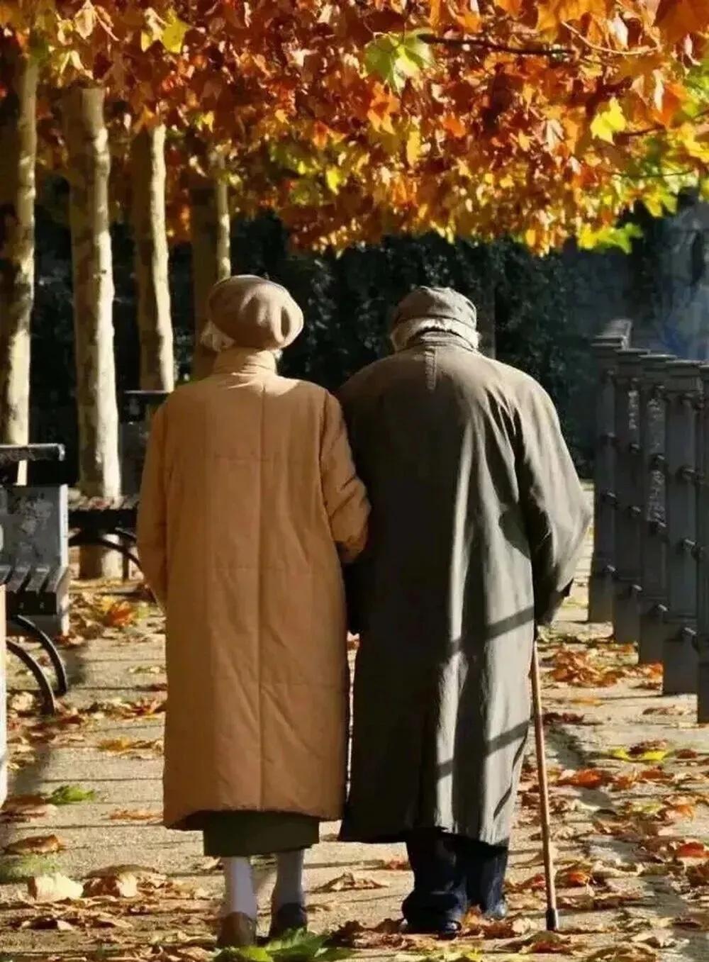 2013年，61岁知青刘宝华重返米脂县，看望他的初恋马凤兰。谁知，她竟给自己生了