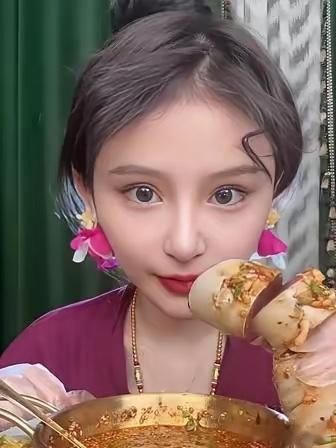 24岁的网红干饭莹莹因病去世我好奇查了一下她的成长路线不查不知道，一查真惋惜，原