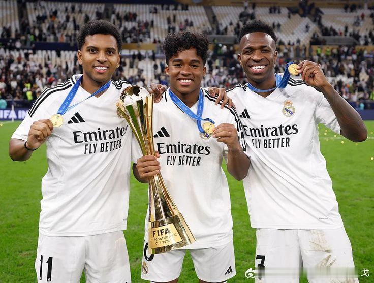 【科贝】明天凌晨，阿隆索可能会派出巴西三叉戟，罗德里戈担任右边锋皇马vs曼城欧冠