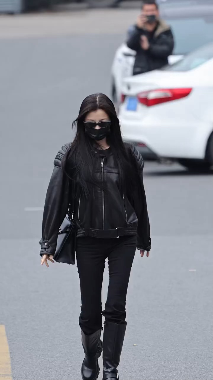 欧尼撒拉嘿🫰🥵好瘦一条鱼 完全高妹🫳虞书欣allblack皮衣造型