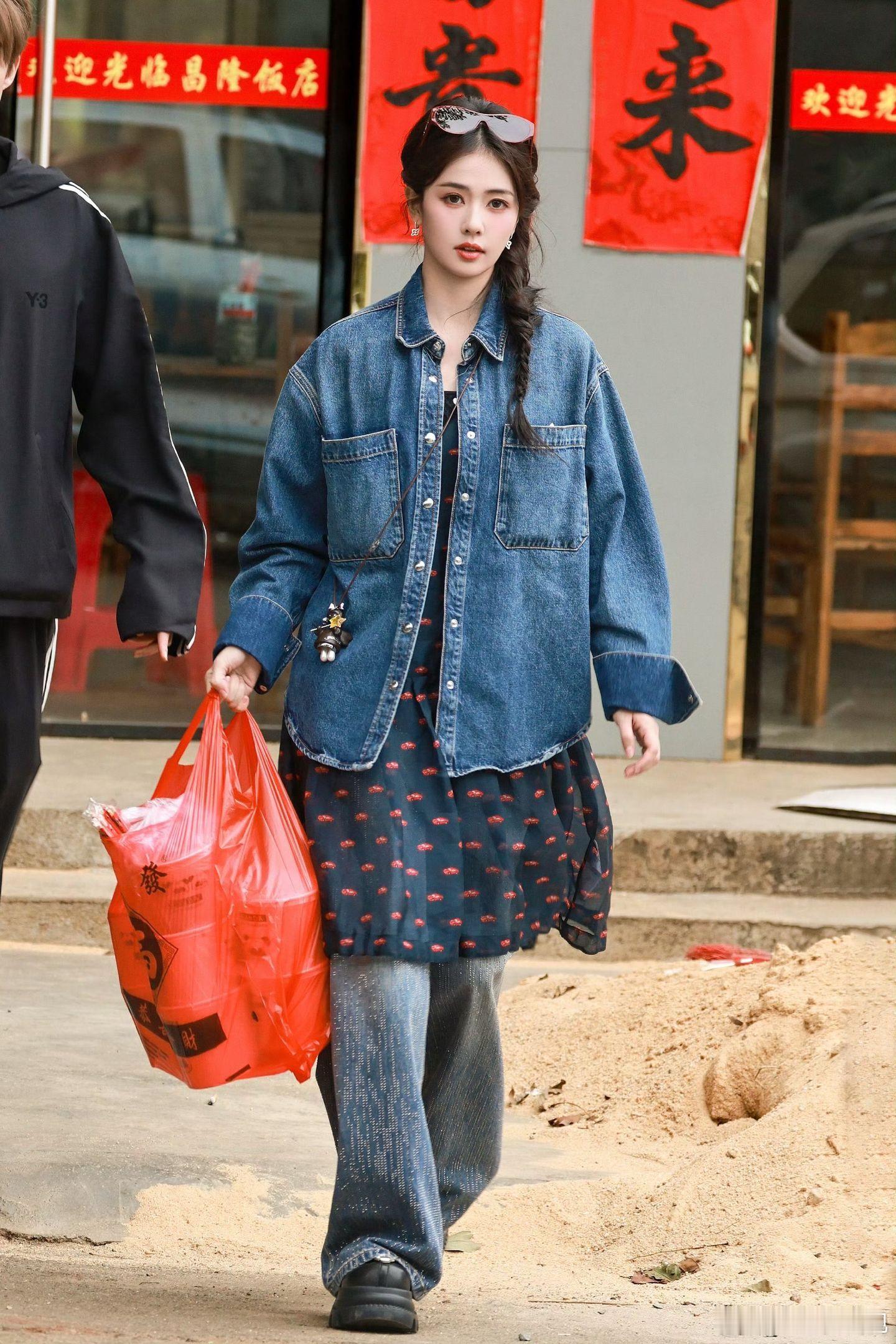 白鹿想吃贾冰做的饭《亲爱的客栈2026》海南儋州开业，飞行嘉宾白鹿采访中喊话贾冰