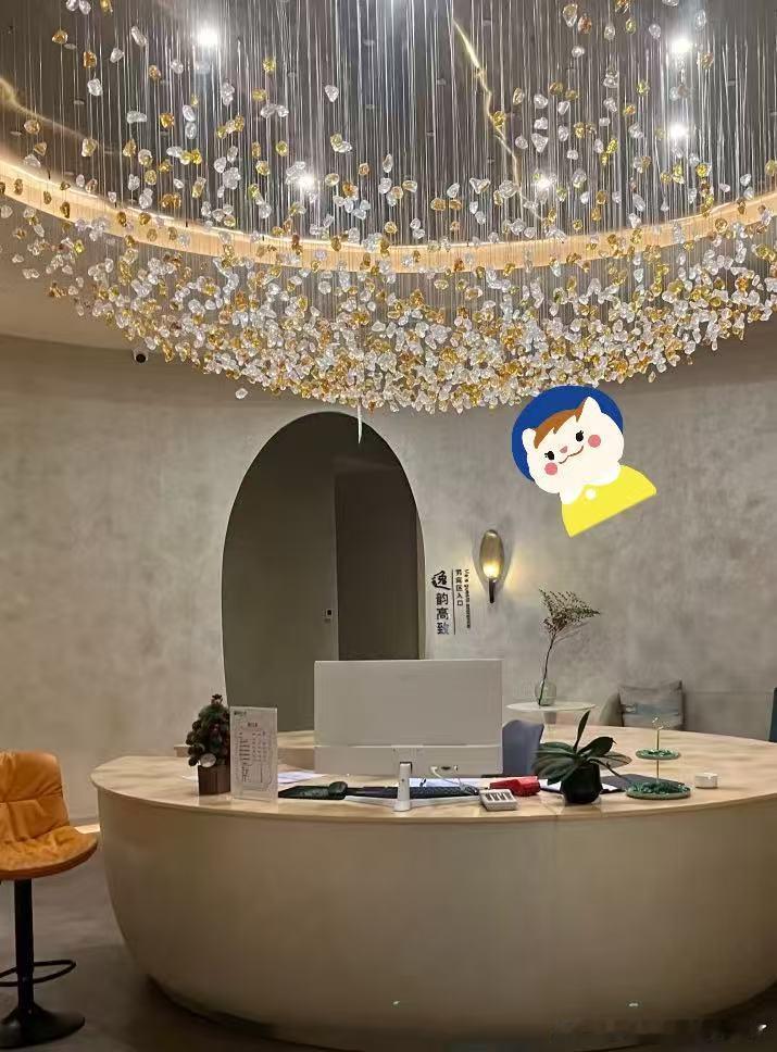 半价周末来啦，卸下正装束缚，在温润汤泉中轻松洽谈，搭配精致简餐小聚，氛围松弛不尴