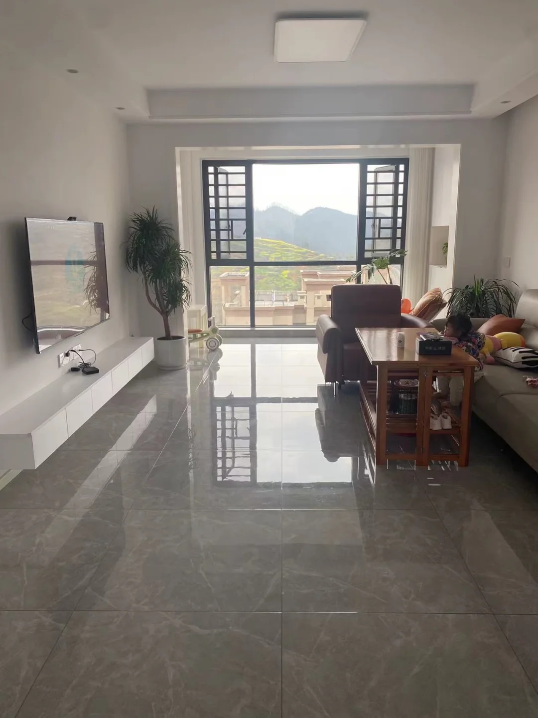在瓷砖上面铺木地板后的家🏠